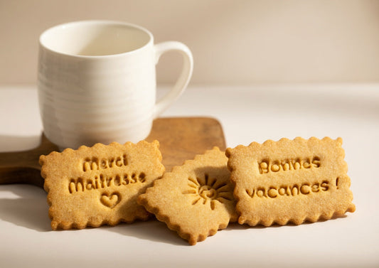 Biscuits sablés personnalisés Merci Maîtresse et Bonnes Vacances, fabriqués à la main – Le Petit Biscuit Français