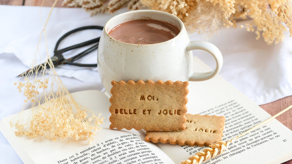 Biscuit personnalisé avec un message en trois lignes