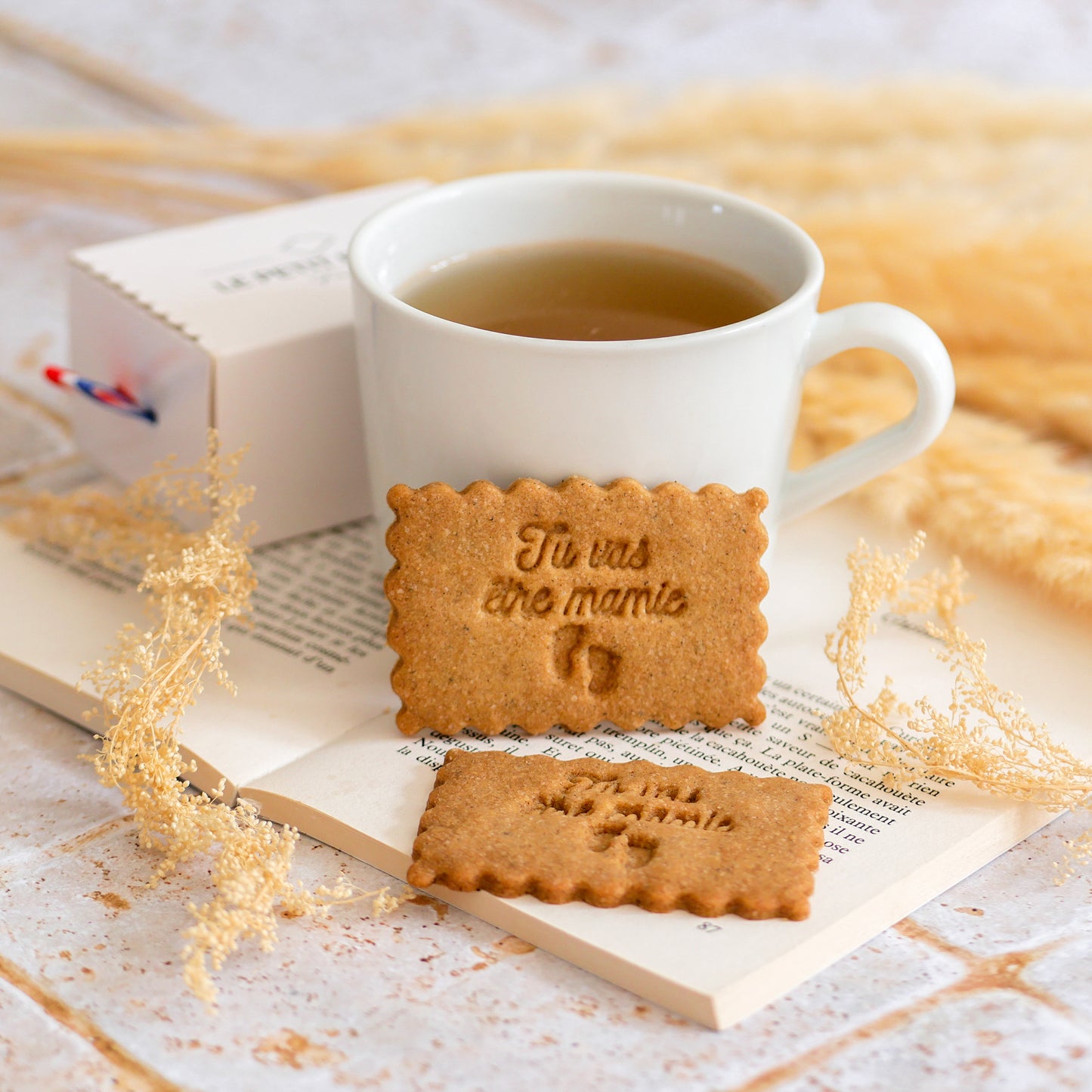 Biscuit à message pour annoncer une grossesse à la future mamie par Le Petit Biscuit Français