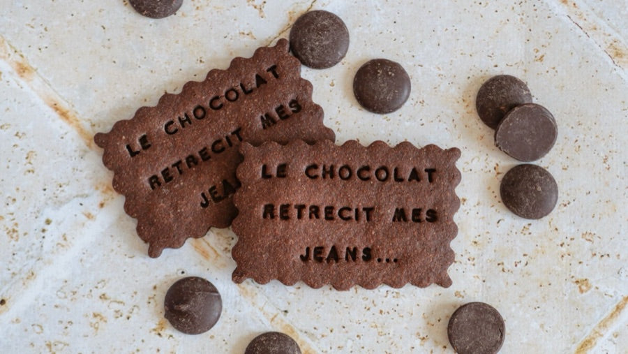 Biscuits personnalisés au cacao avec un message